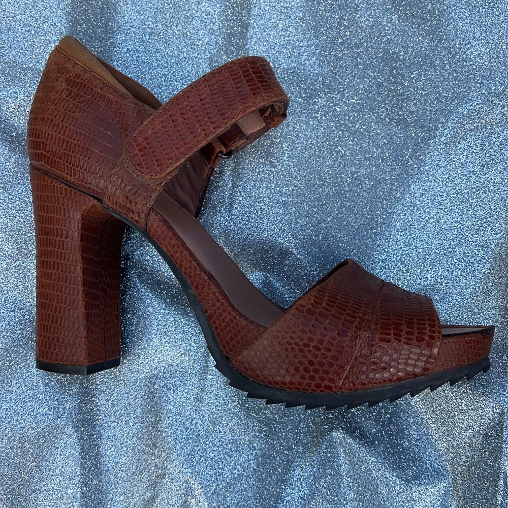 EUC. BACIO 61 Tan Lizard Leather VIVEZZA Open Toe Platform Sandals. Size 10.